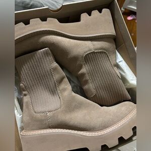 Dolce Vita Hoven H2O Women's size 9.5 dune color with box new